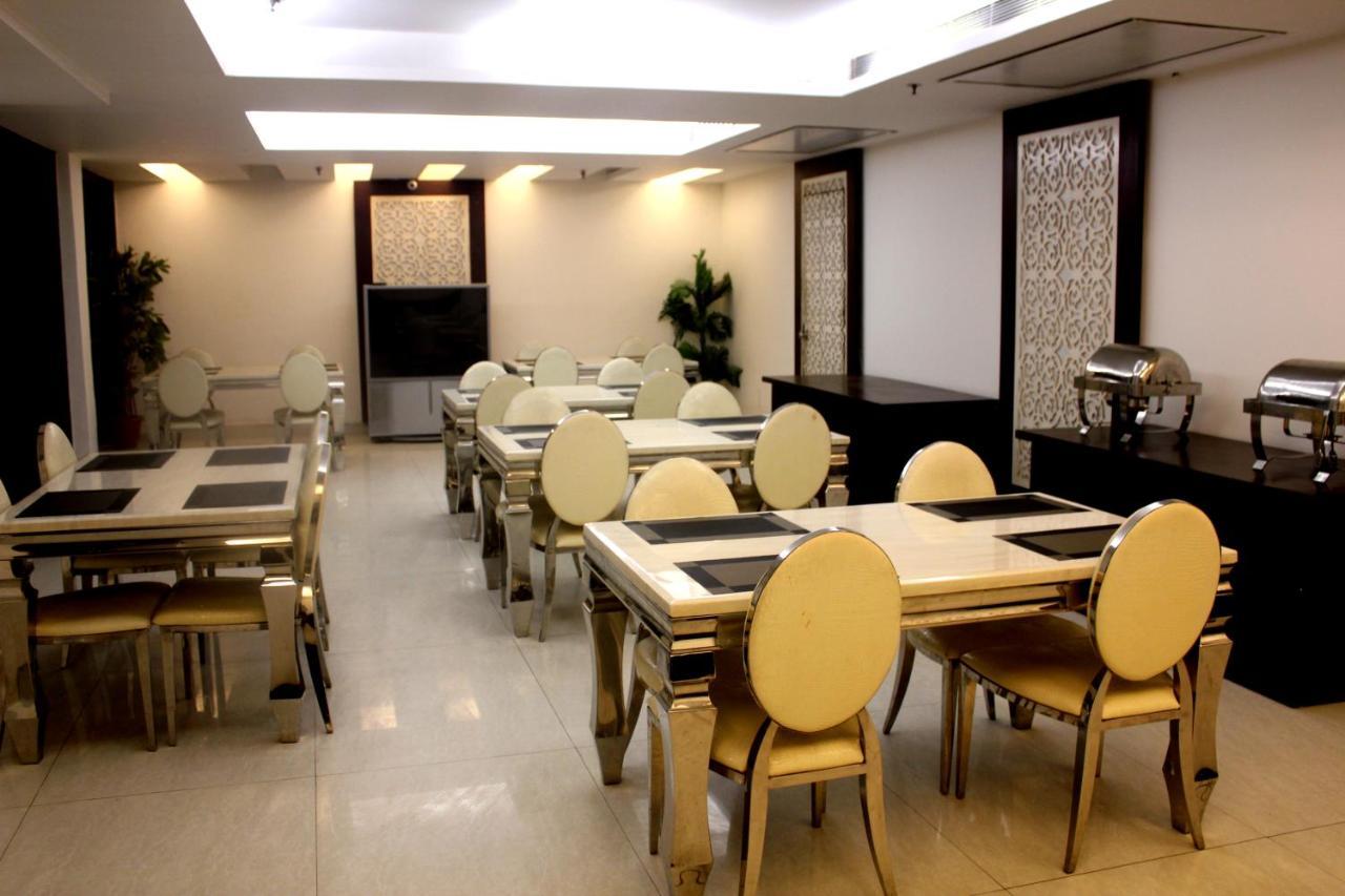 Aman Deluxe Hotel Ню Делхи Екстериор снимка