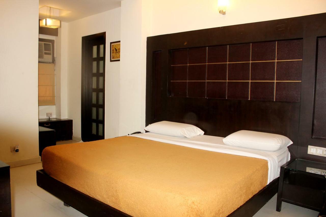 Aman Deluxe Hotel Ню Делхи Екстериор снимка